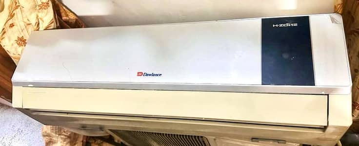 1.5 ton Dawlance AC in an excellent condition
