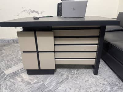 Office Table brand new lush condition