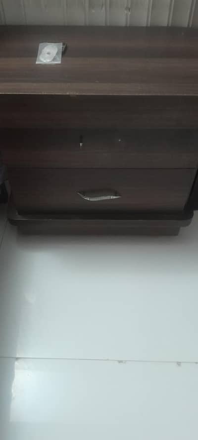 bed set with two side tables