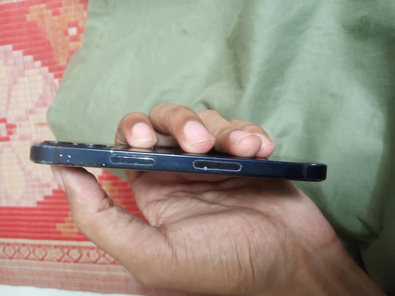 Apple iPhone 12 mini 6