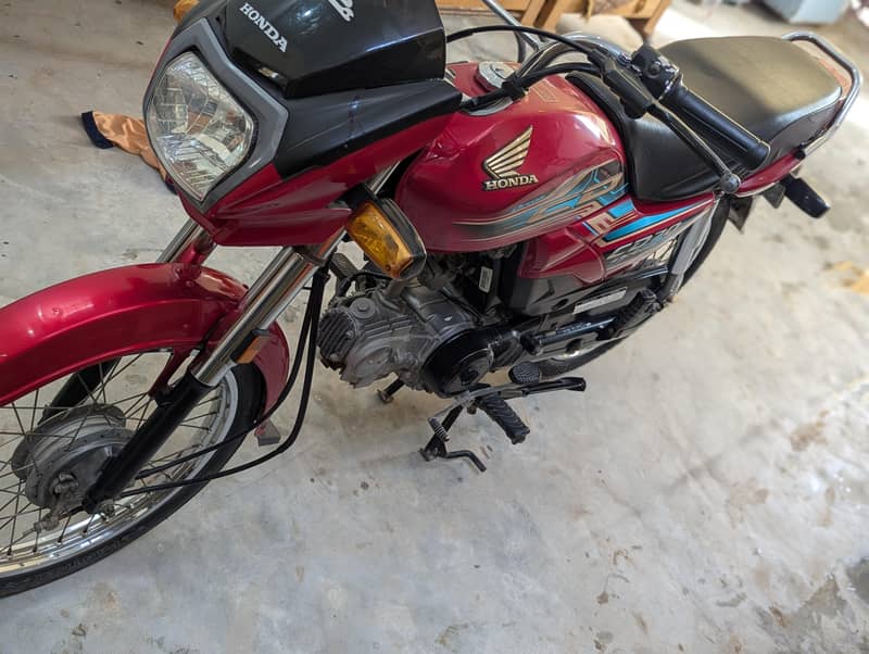 CD70 motorcycle 2
