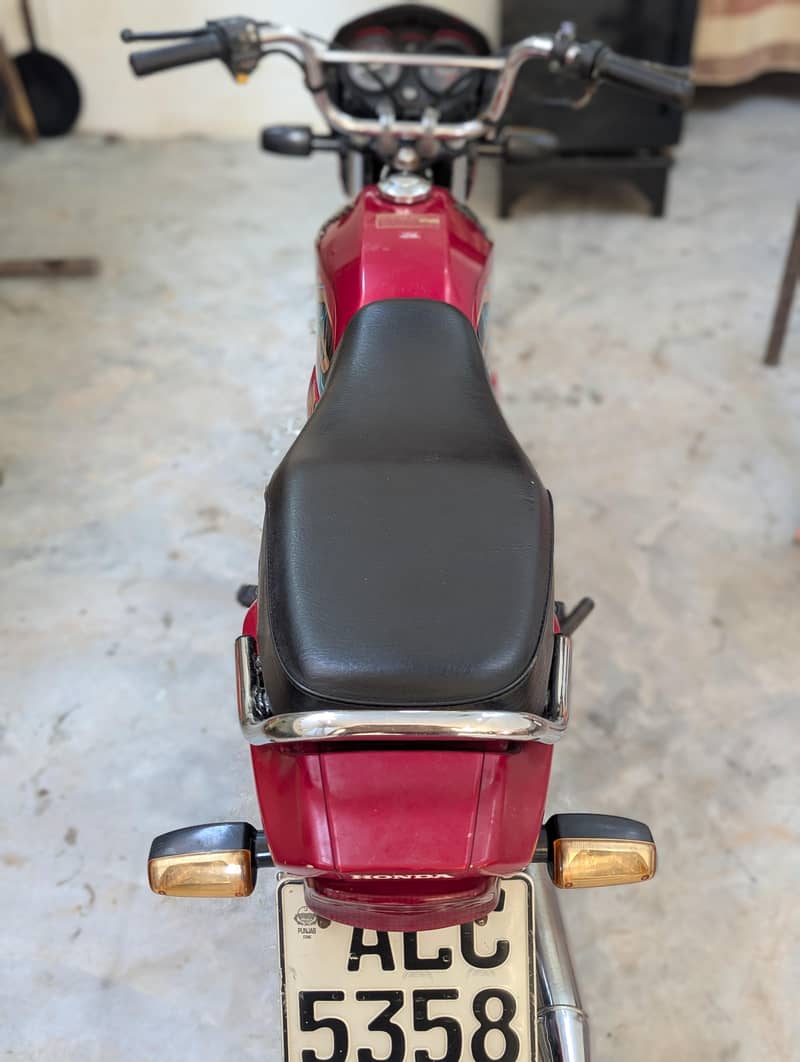 CD70 motorcycle 3