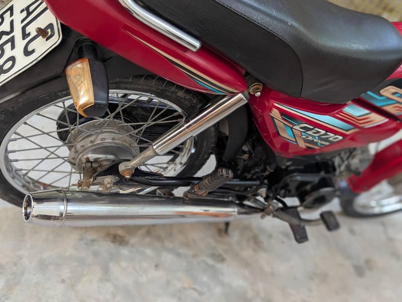 CD70 motorcycle 5