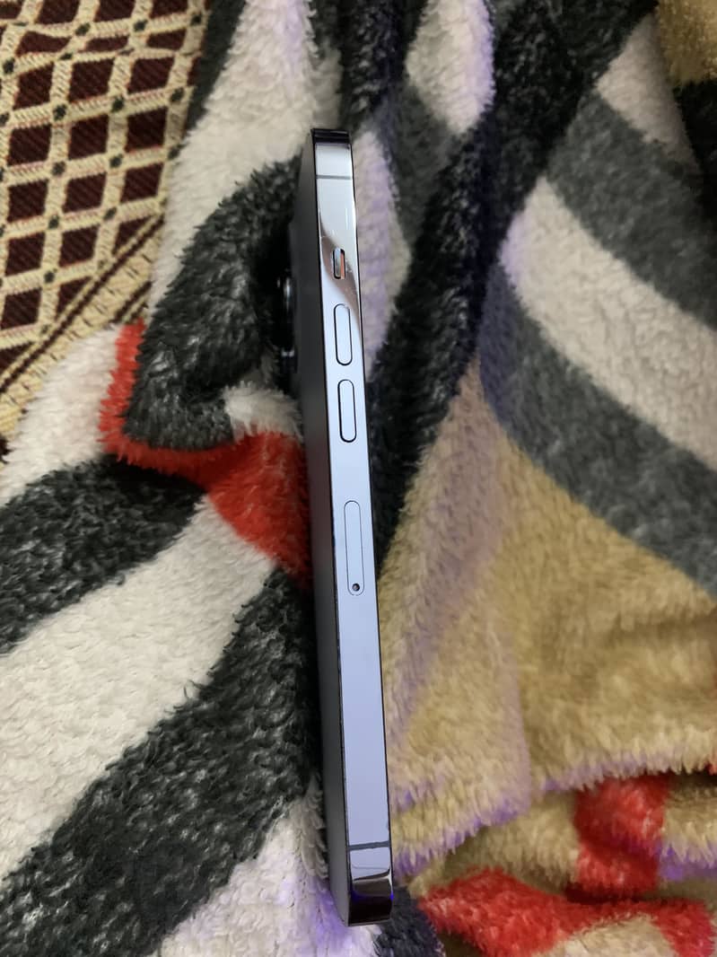 Apple iPhone 13 Pro 2