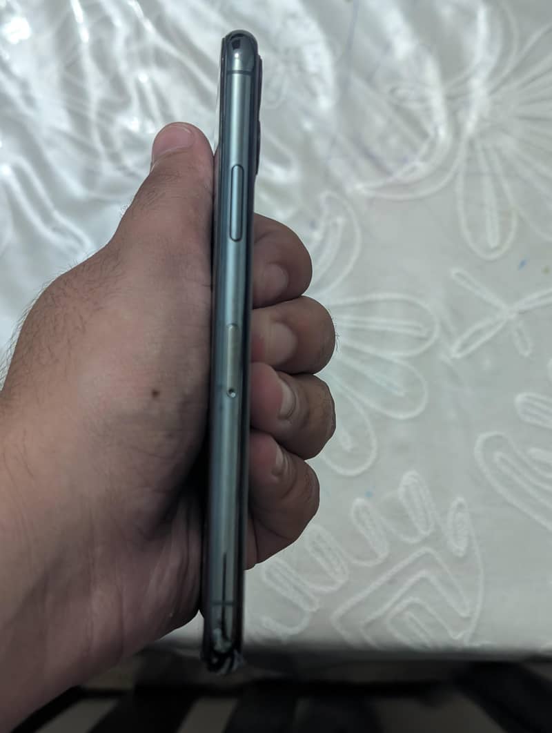 Apple iPhone 11 Pro 2
