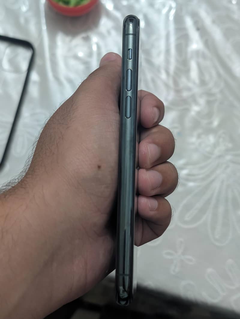 Apple iPhone 11 Pro 3