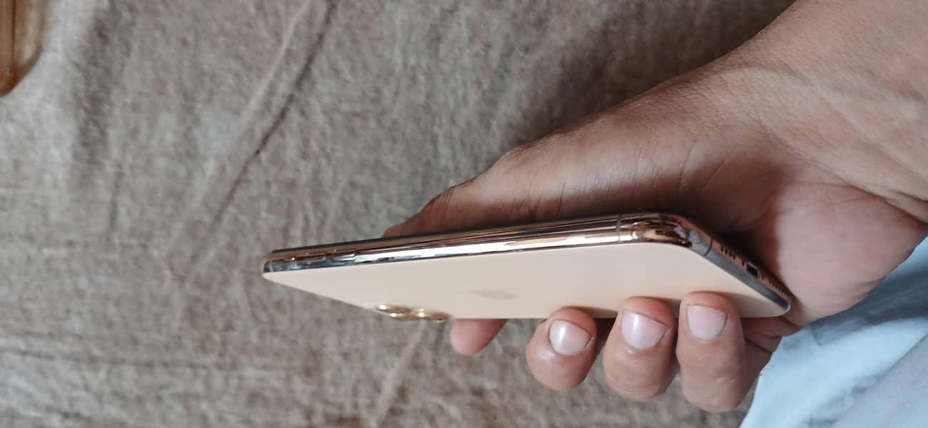 Apple iPhone 11 Pro Max 1