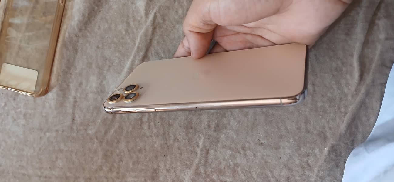 Apple iPhone 11 Pro Max 2