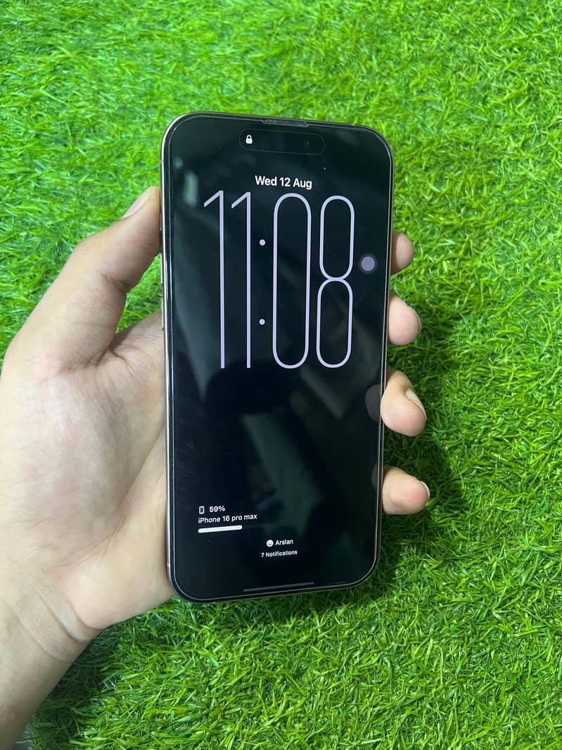 Apple iPhone 16 Pro Max 2