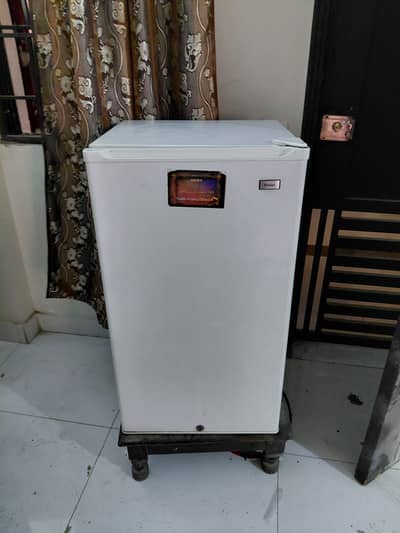 1 door mini fridge.