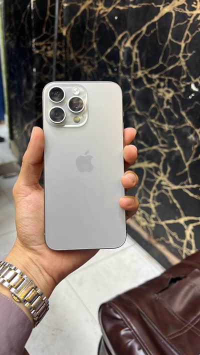 iPhone 15 pro max factory unlocked