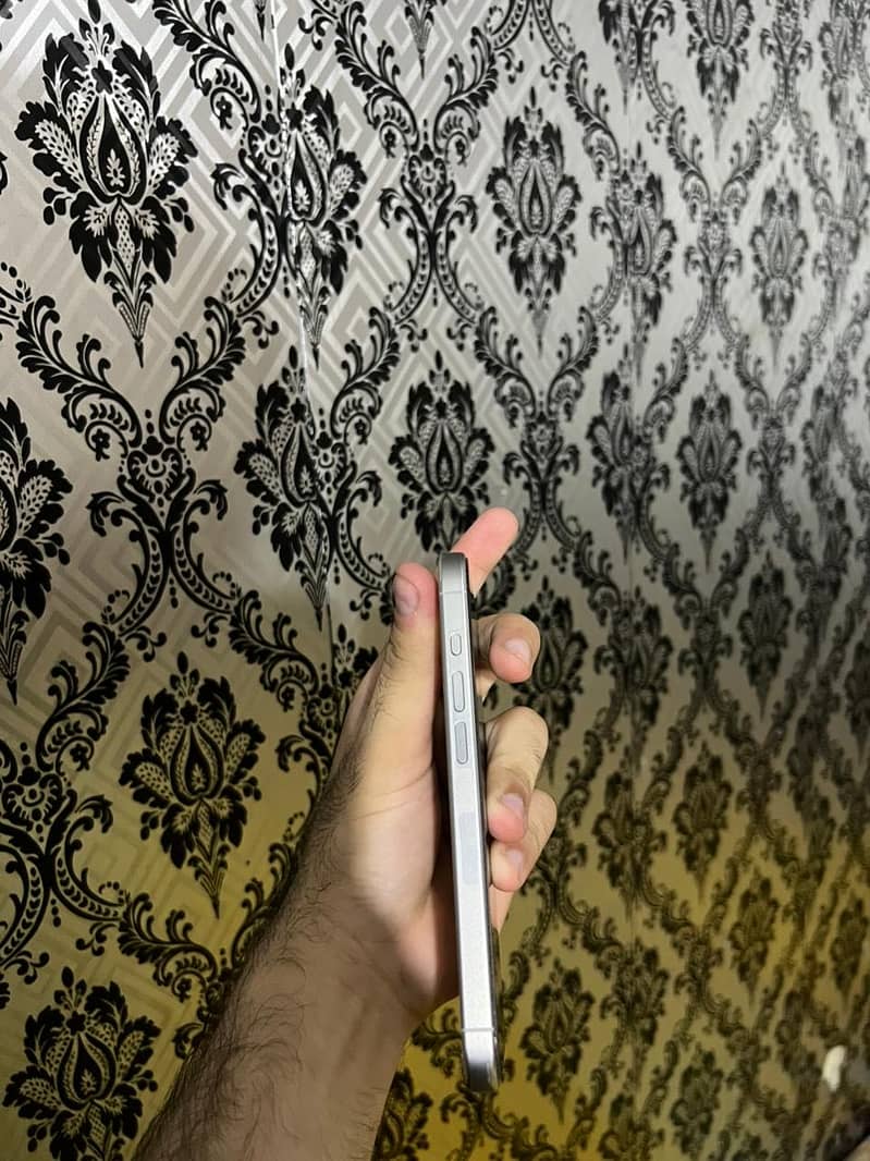 Apple iPhone 15 Pro jv 2