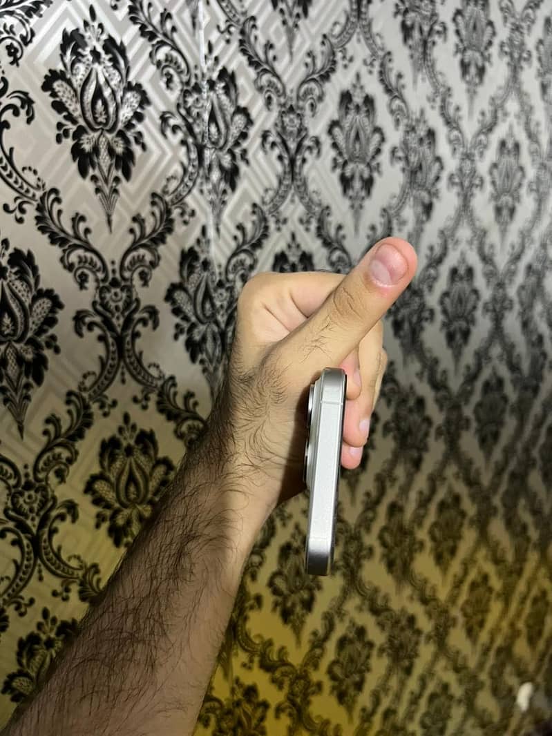 Apple iPhone 15 Pro jv 3