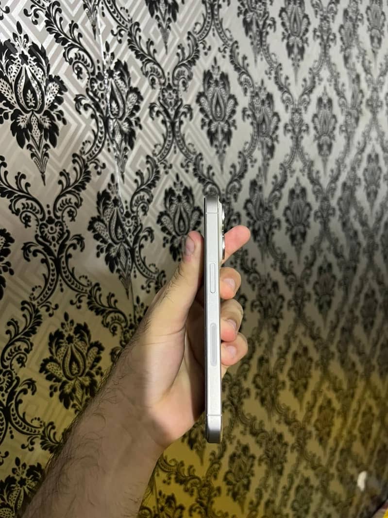 Apple iPhone 15 Pro jv 4