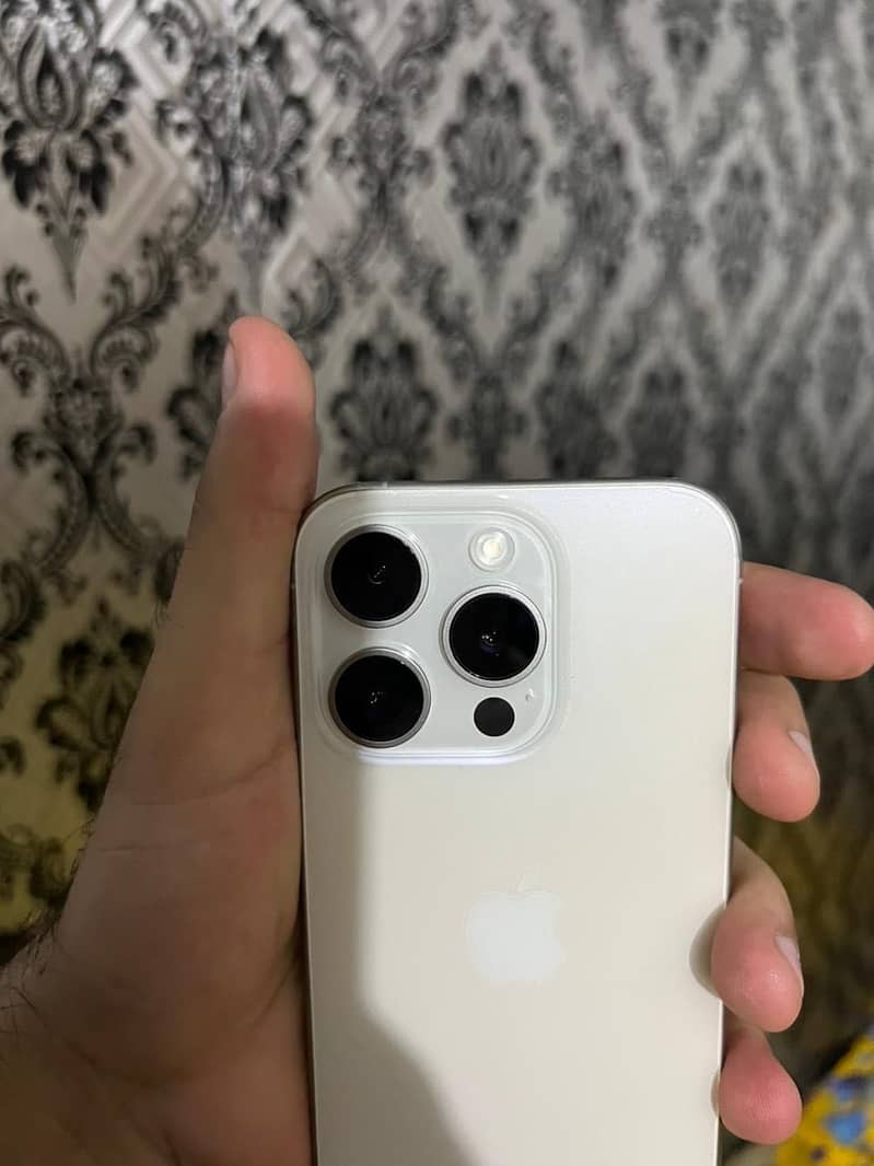 Apple iPhone 15 Pro jv 7