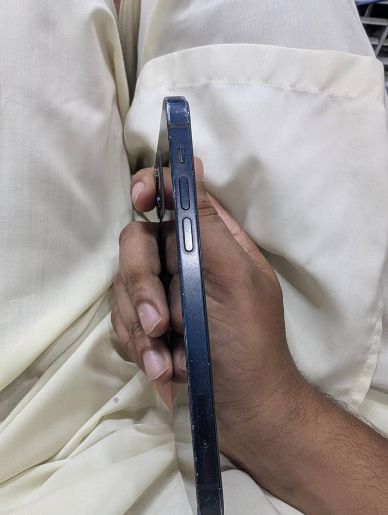 Apple iPhone 12 1