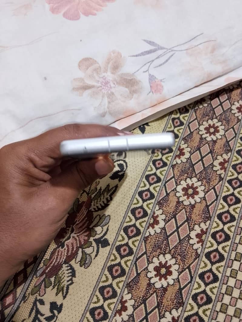 Google Pixel 7a 5
