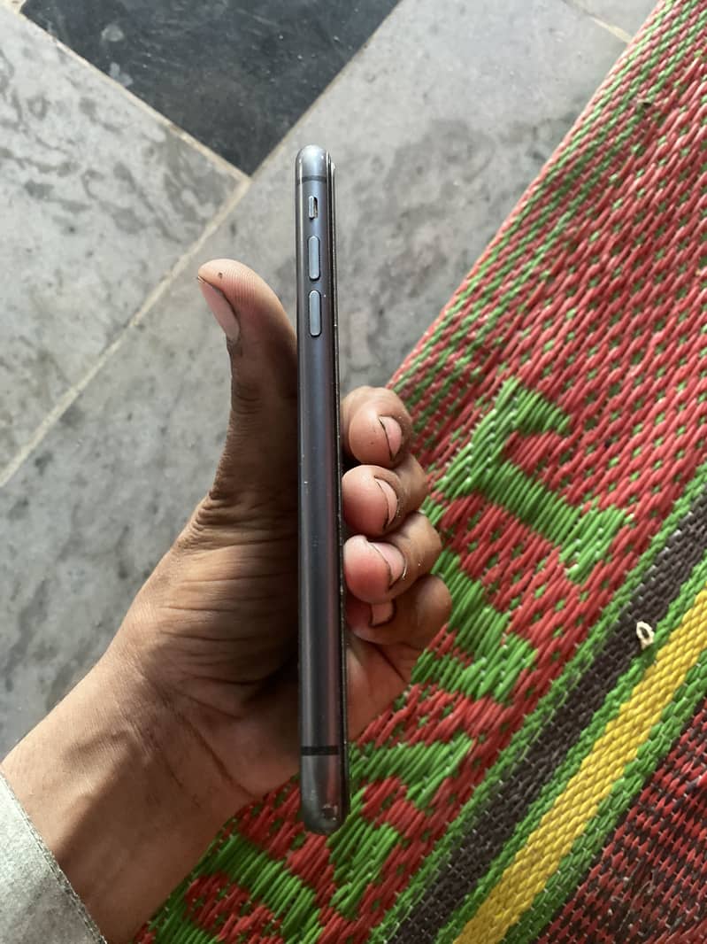 Apple iPhone 11 4