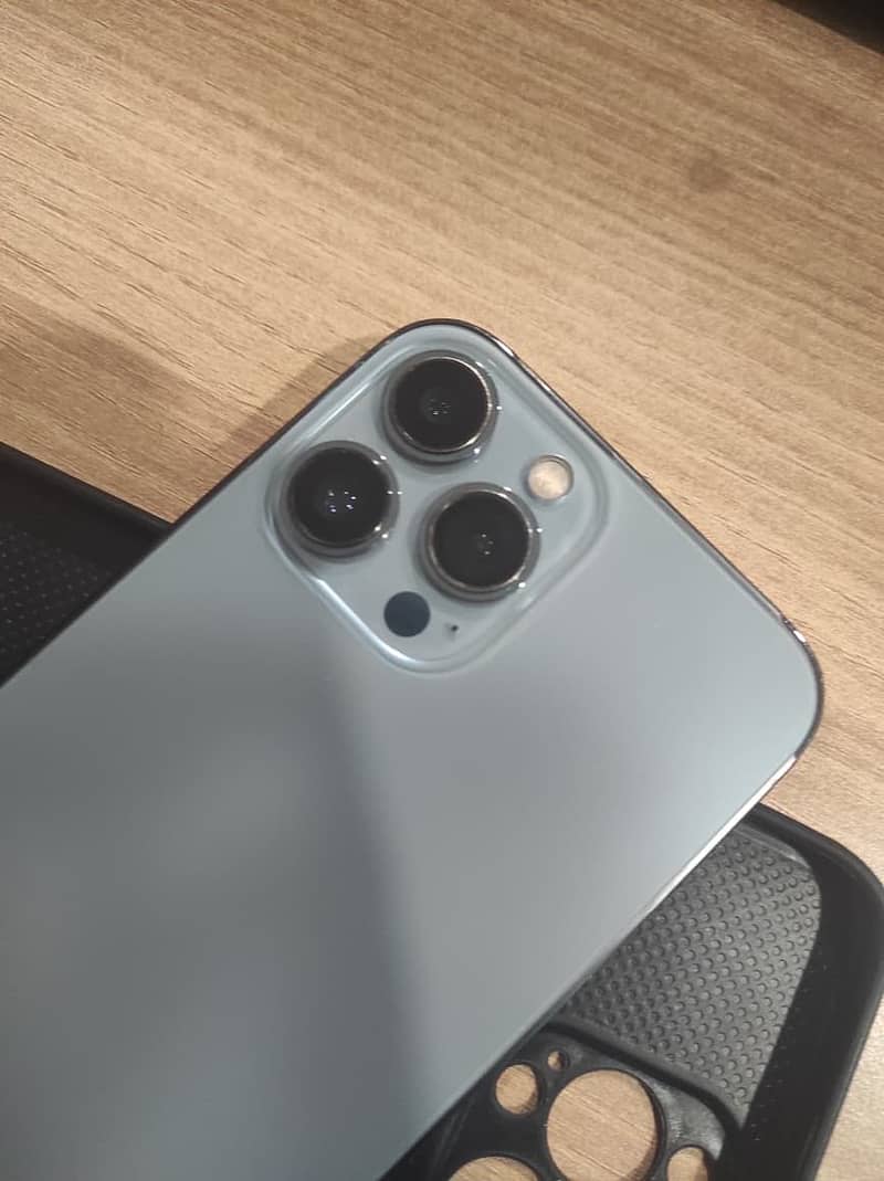 Apple iPhone 13 Pro Max 0