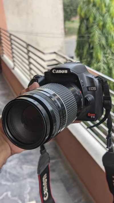 canon 500d dslr camera with 70-300mm telephoto lens