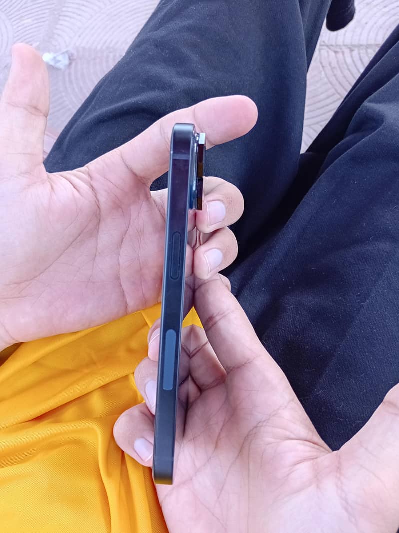 Apple iPhone 14 4