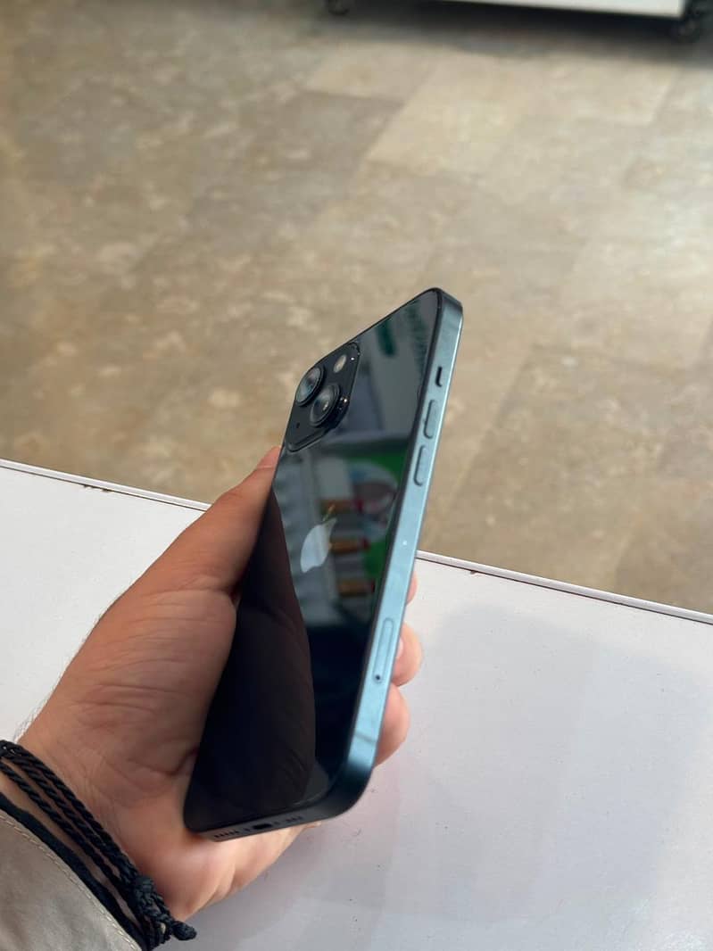 Apple iPhone 13 1