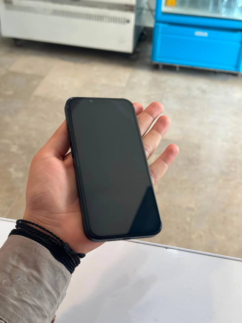Apple iPhone 13 6