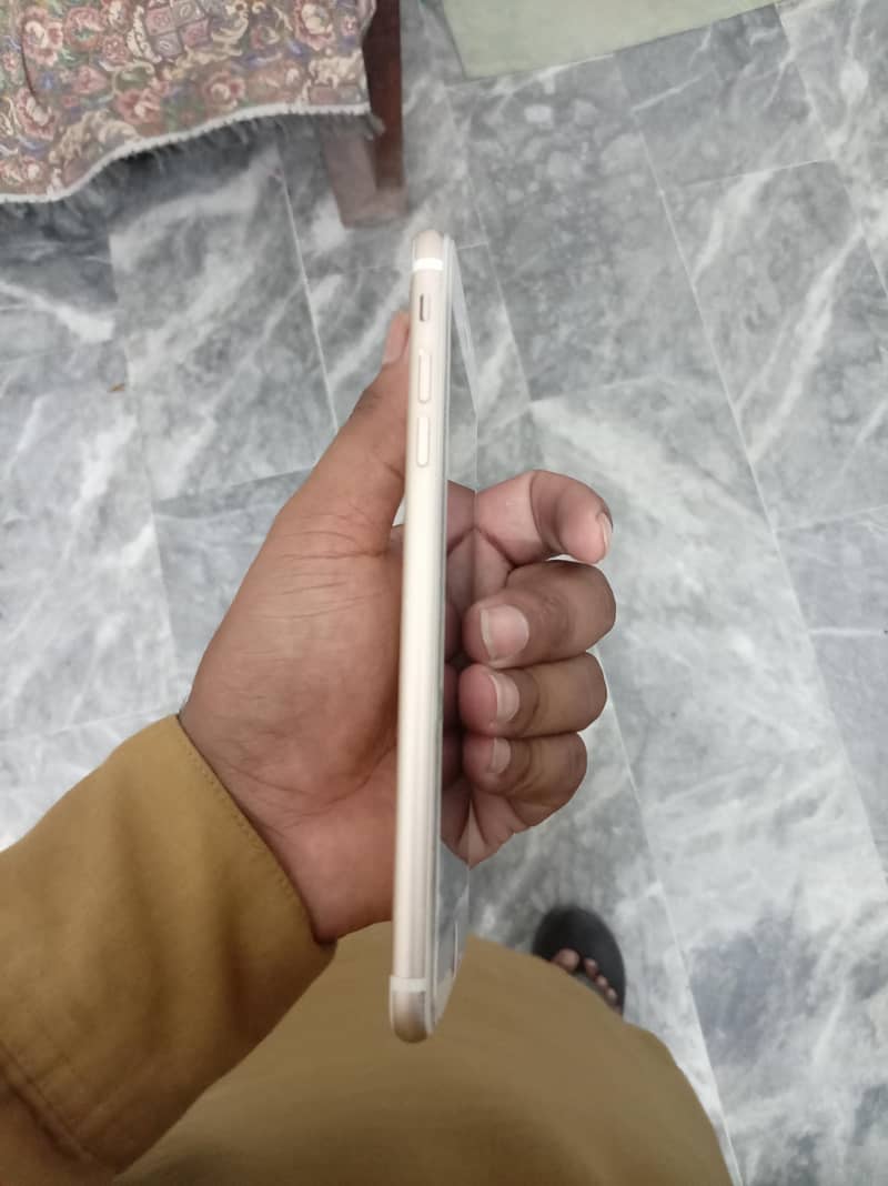 Apple iPhone 7 Plus 2