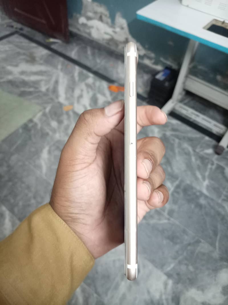 Apple iPhone 7 Plus 4