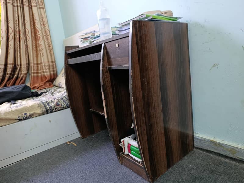 Computer and Study Table 1