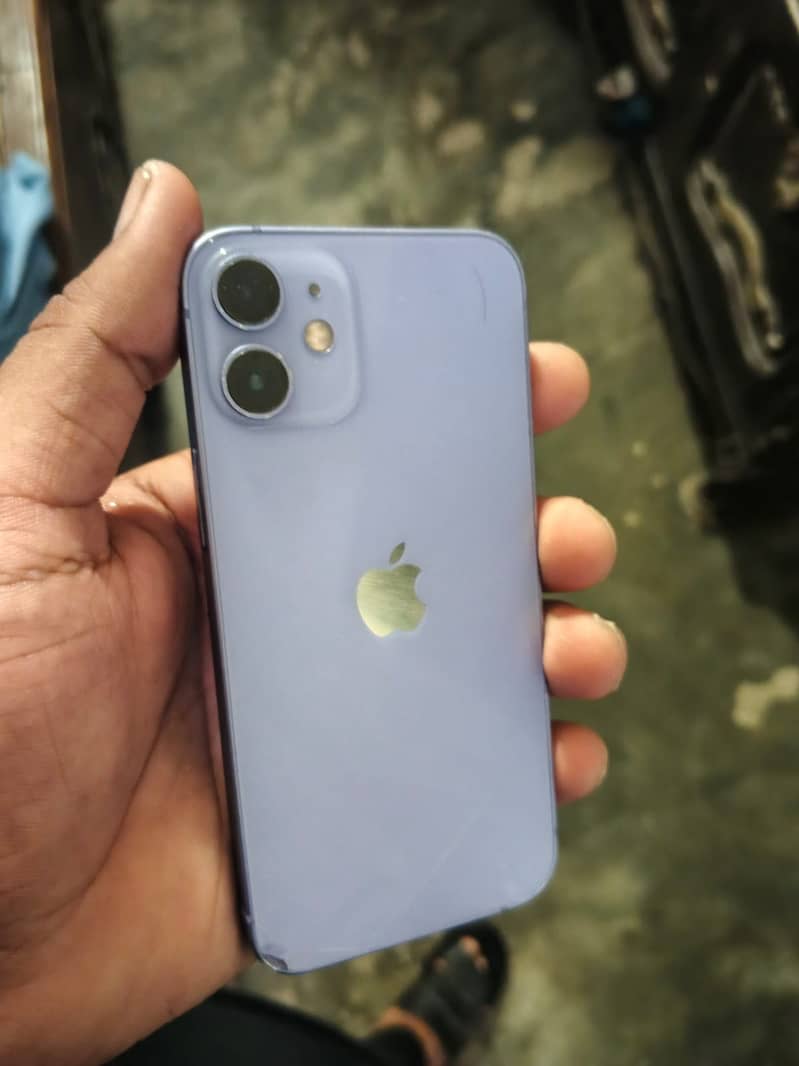 Apple iPhone 12 mini 6