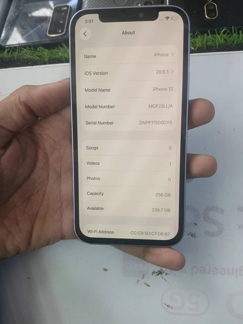 Apple iPhone 12 4