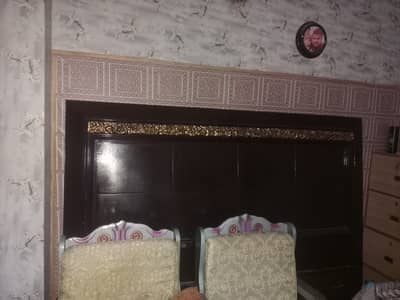 bed dressing aur side table