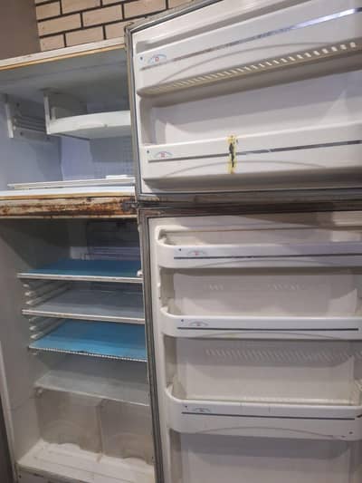 DAWLANCE FRIDGE URGENT SALE