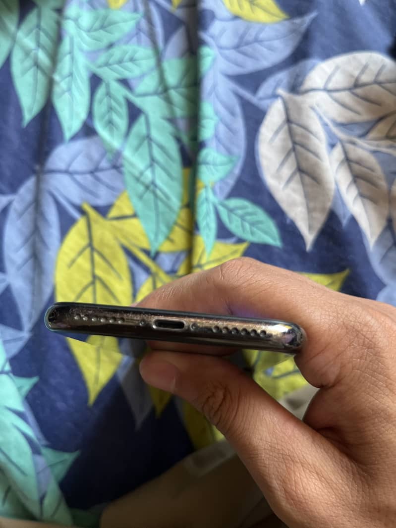 Apple iPhone X 3