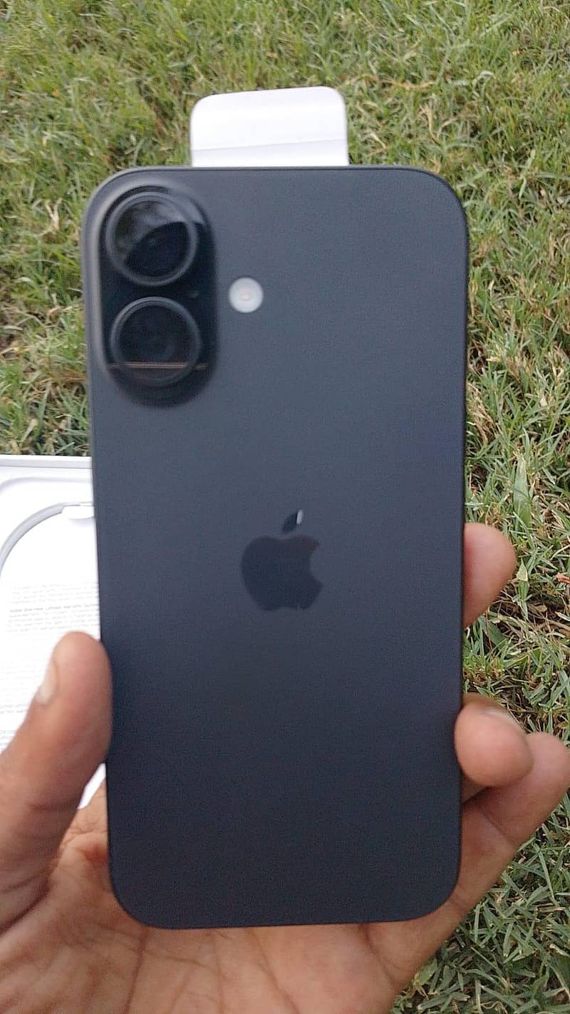 Apple iPhone 16 0