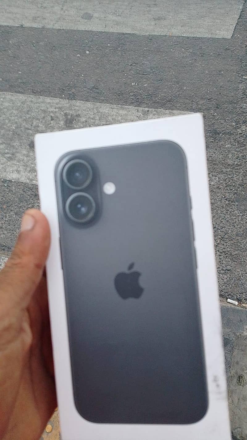 Apple iPhone 16 1