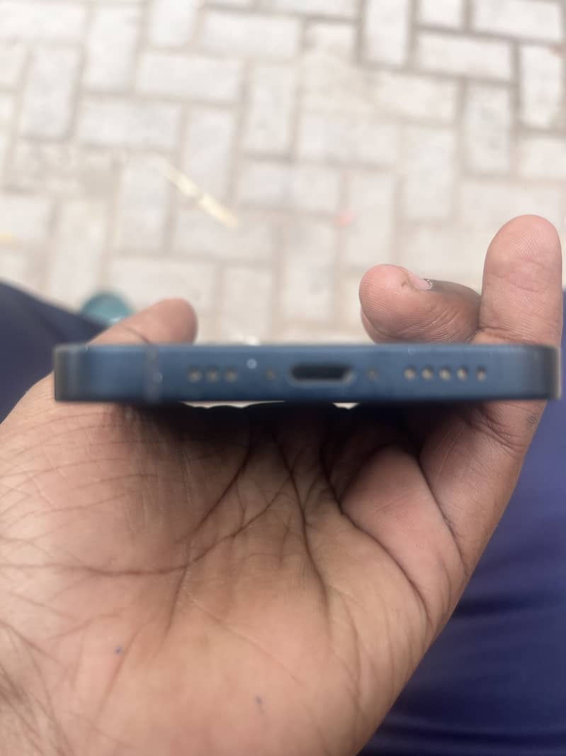 Apple iPhone 13 4