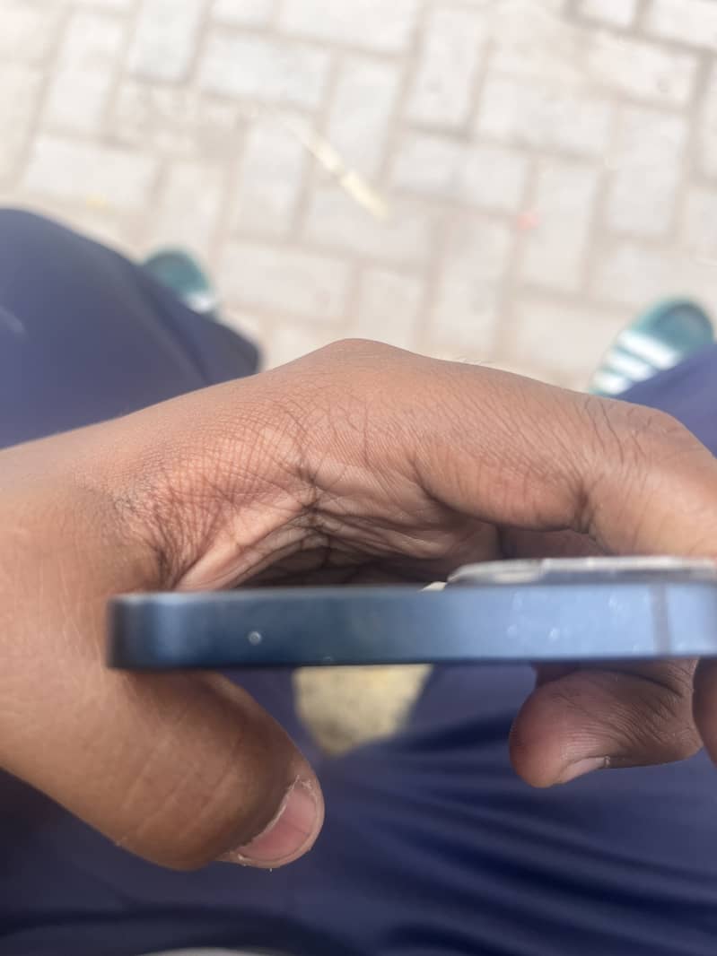 Apple iPhone 13 7