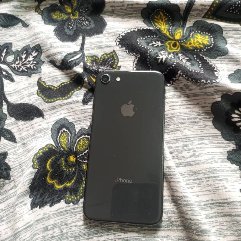 Apple iPhone 8 0