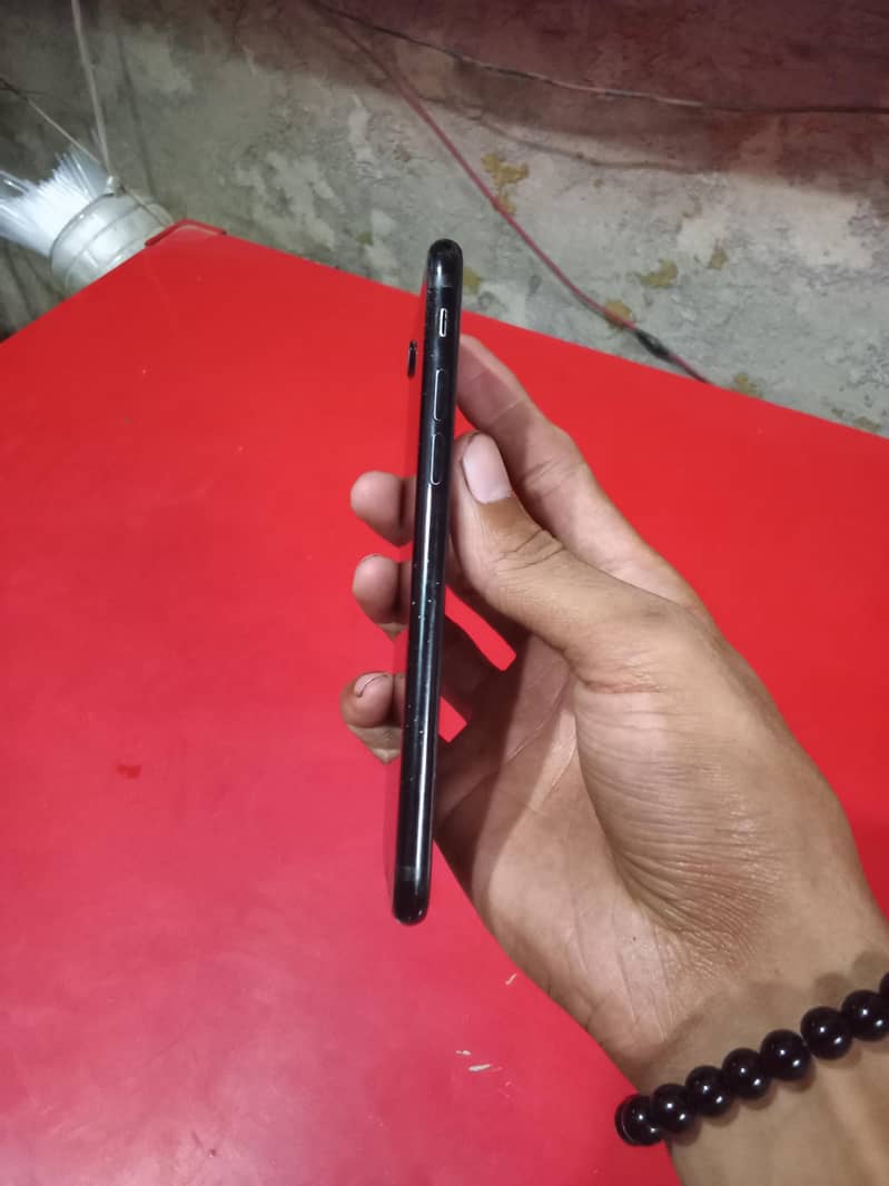 Apple iPhone 7 3