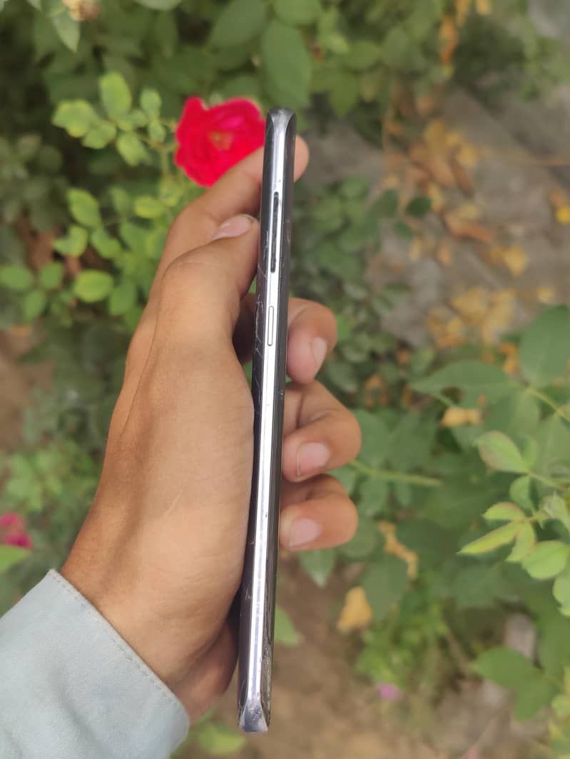 Samsung Mobile S8 Plus 3
