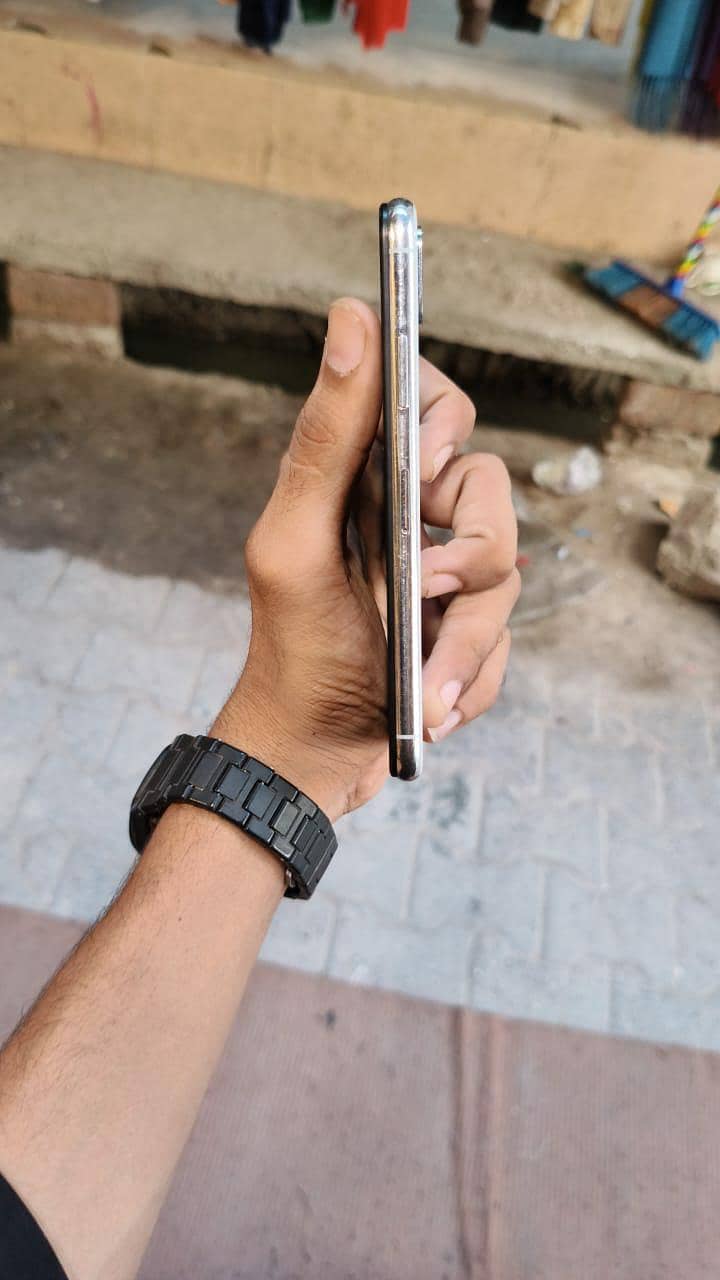 Apple iPhone X 3