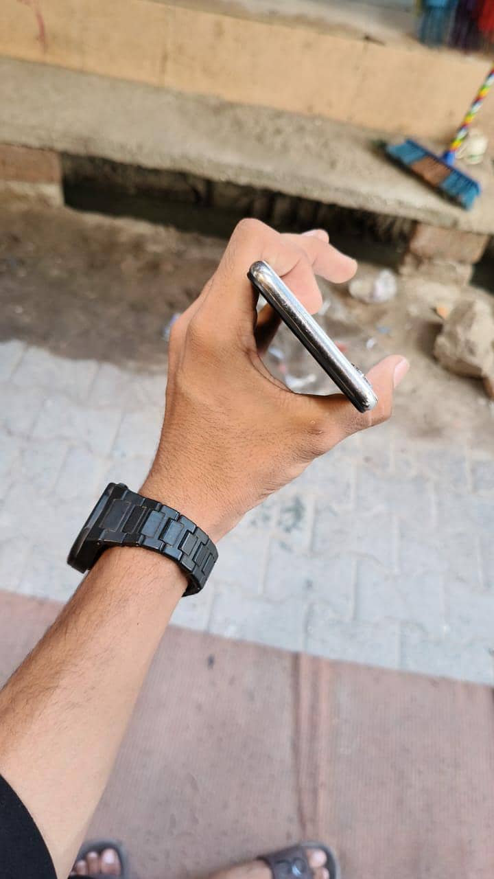 Apple iPhone X 4