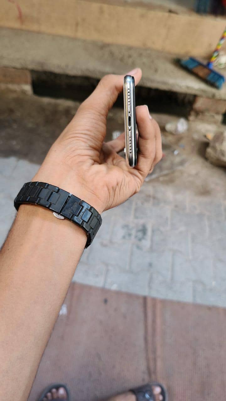 Apple iPhone X 5