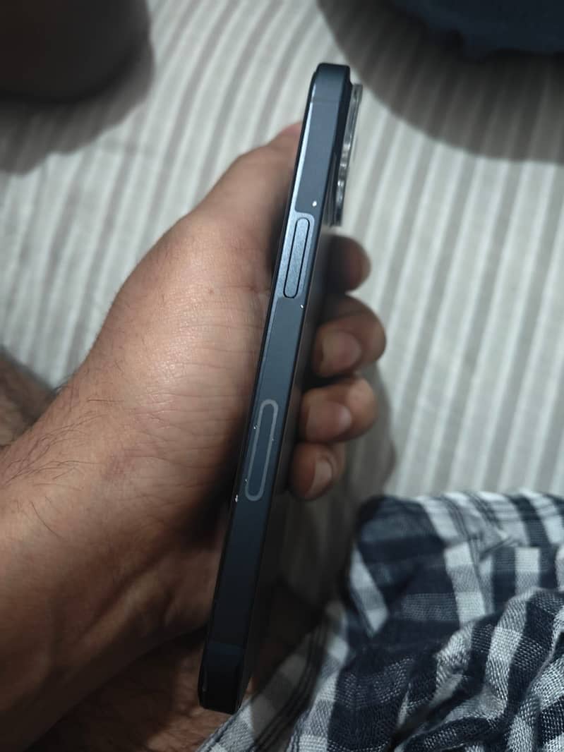 Apple iPhone 13 2