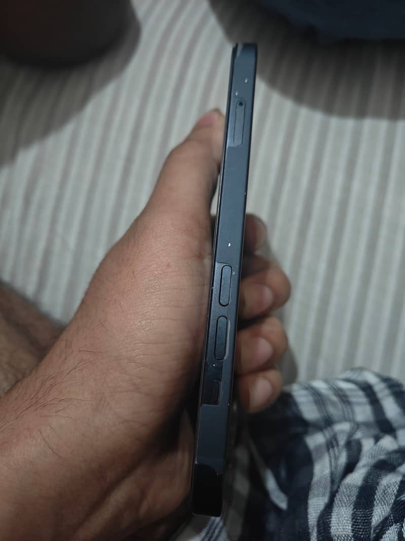 Apple iPhone 13 6