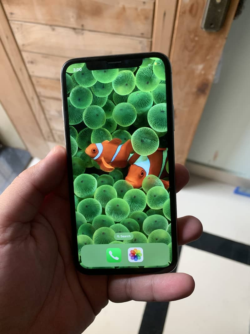 Apple iPhone X 4