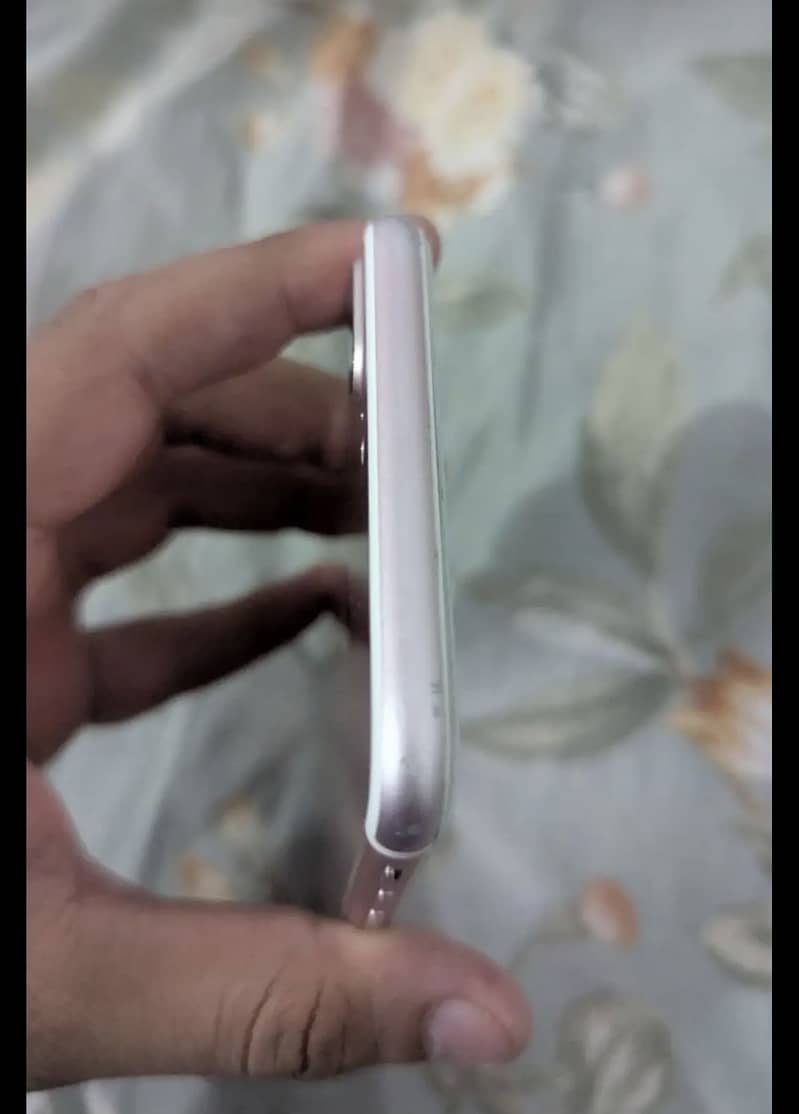 Apple iPhone 7 Plus 3