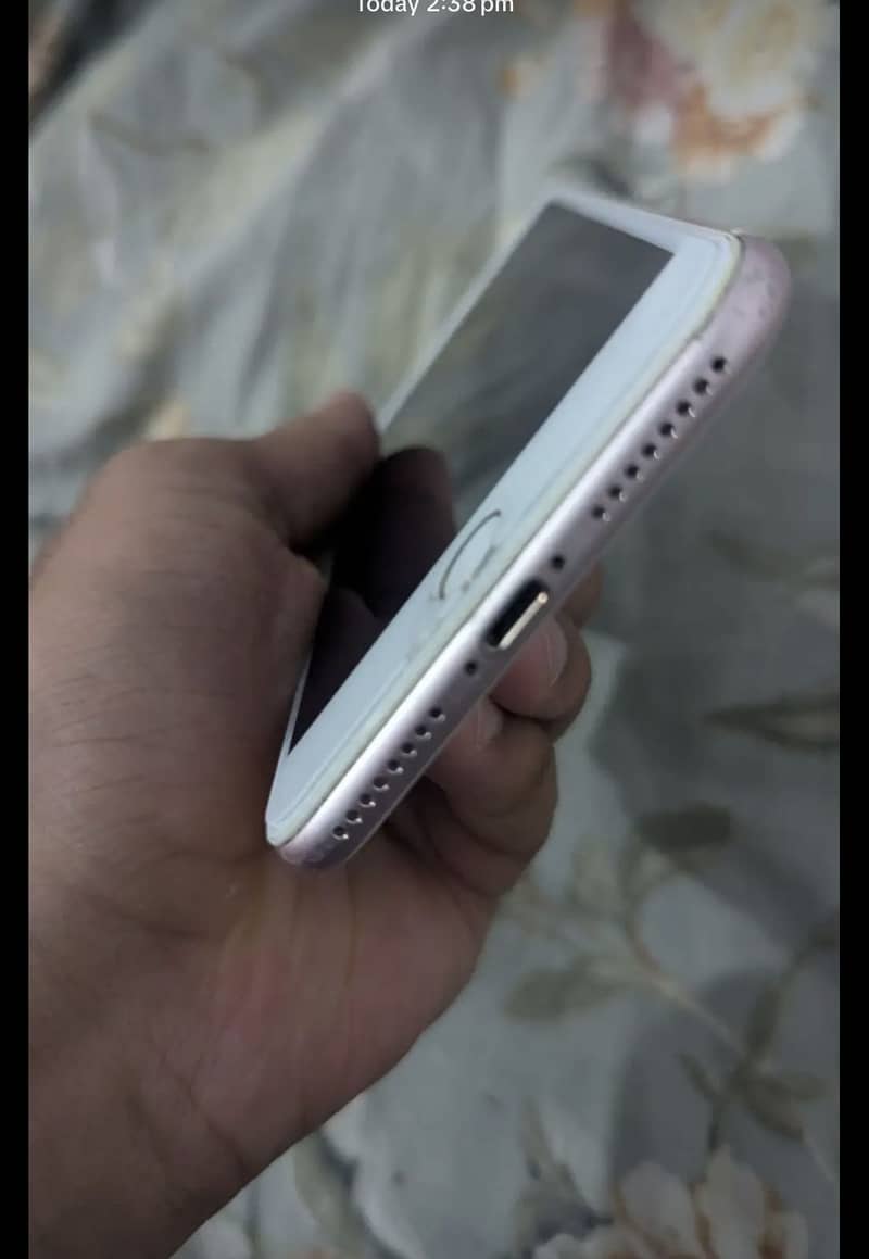Apple iPhone 7 Plus 4